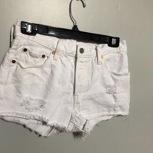 Levi Shorts (LIKE NEW)